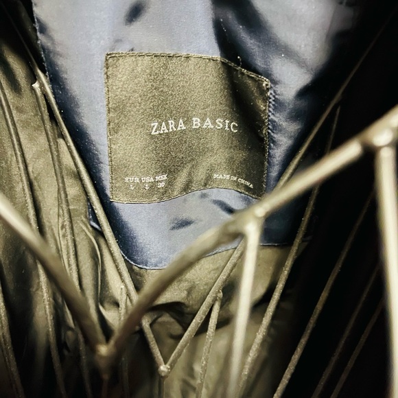 Zara winter coat with duck feather filling and fur collar. - Picture 2 of 8